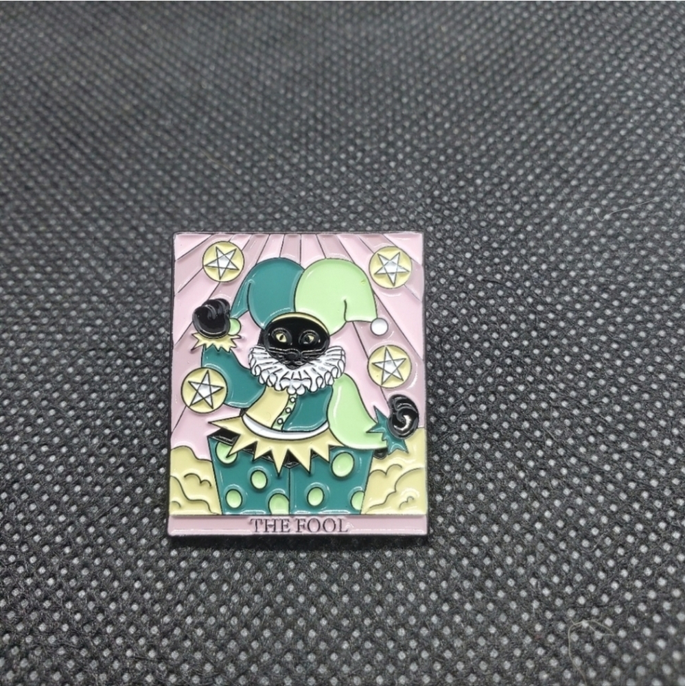 cat tarrot card enamel pin the fool.